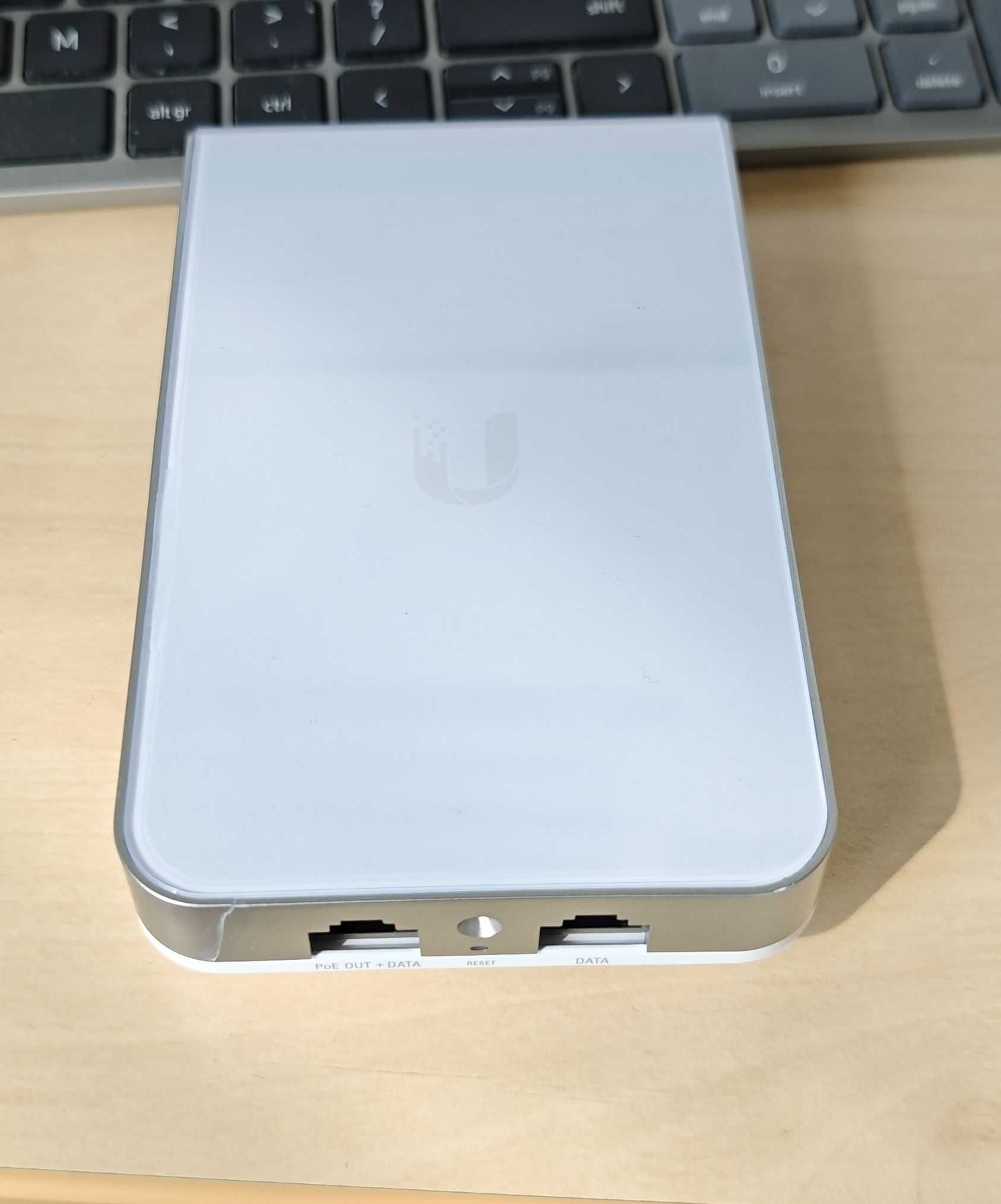 Ubiquiti UniFi AC IN WALL (UAP-AC-IW) access point за монтаж в стена