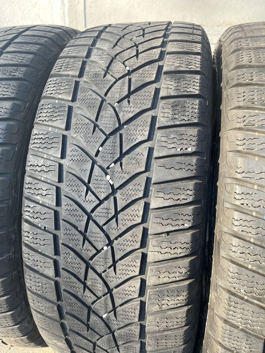 4 бр. зимни гуми 235/50/19 GoodYear AO SUV DOT 1019 5-6 mm