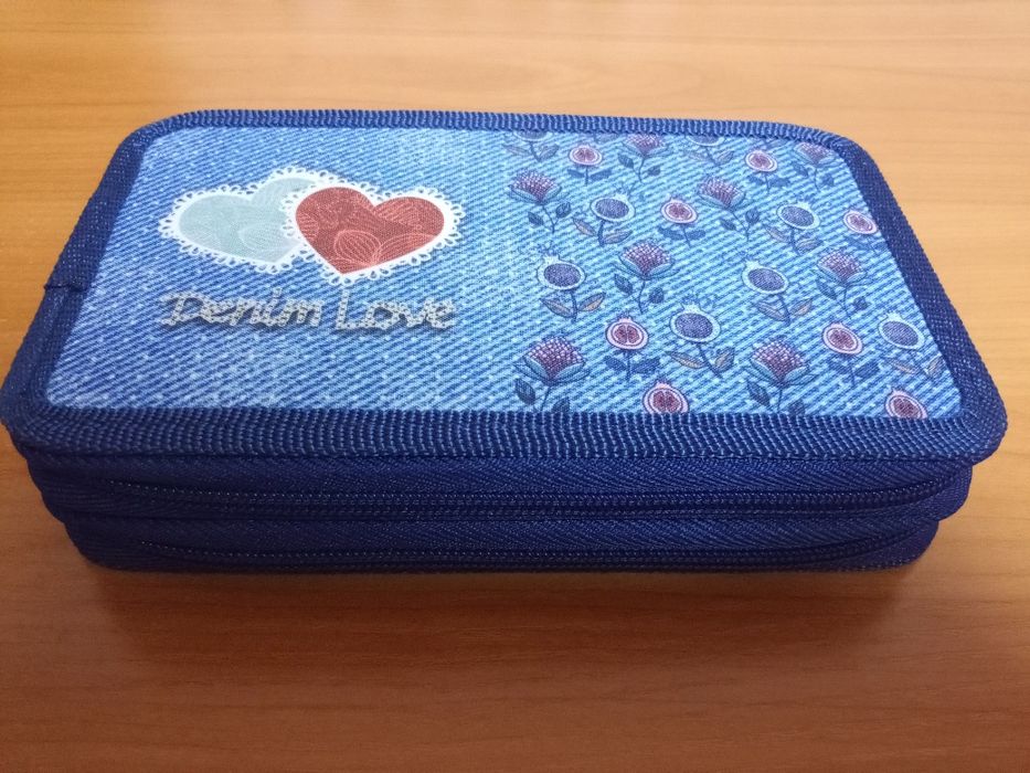 Пенал с двумя отделениями