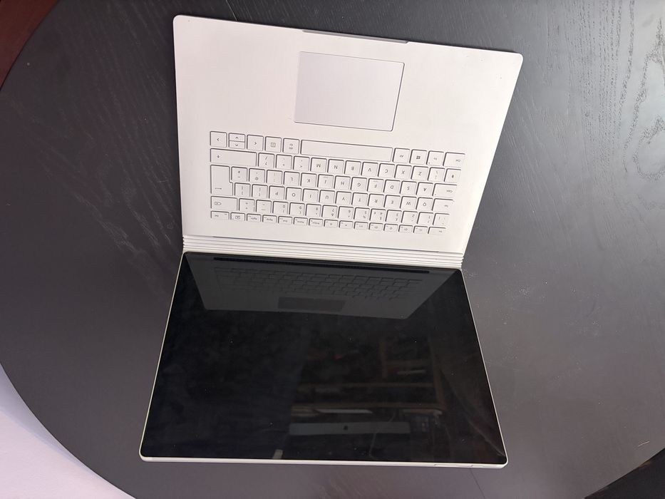 Microsoft Surface Book 3 , 15” , I7 - 1065 , G7 , 32Gb ram , 500 Gb