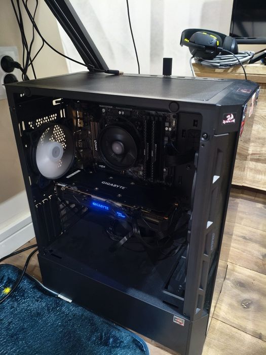 Геймърски компютър и периферията към него