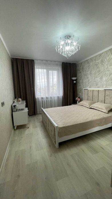 Продам 2-х комнатную квартиру на среднем этаже в районе Достык Молл
