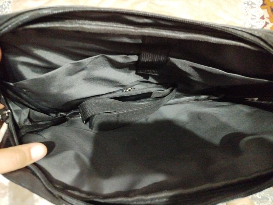 Мужские черные сумки от бренда Geludi.