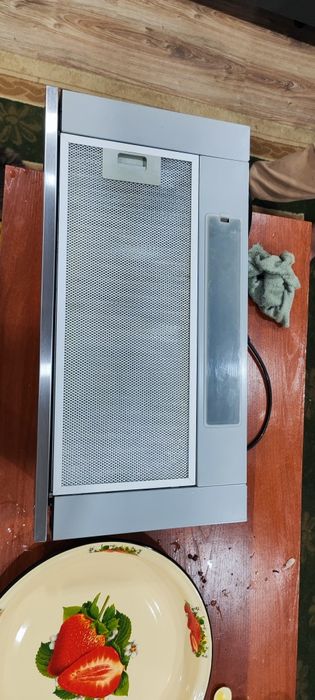 Вытяжка 600х300 новая, неразу не включали