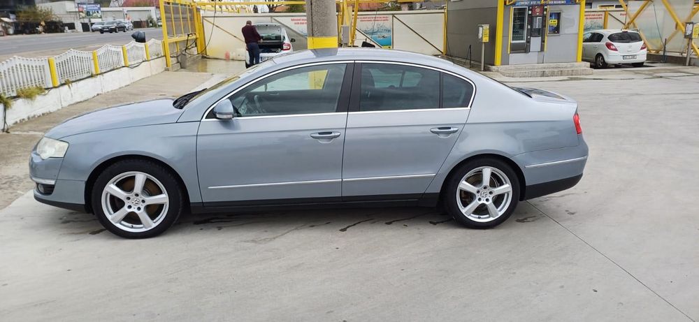 Vând Passat B6. Mașina funcționează perfect.