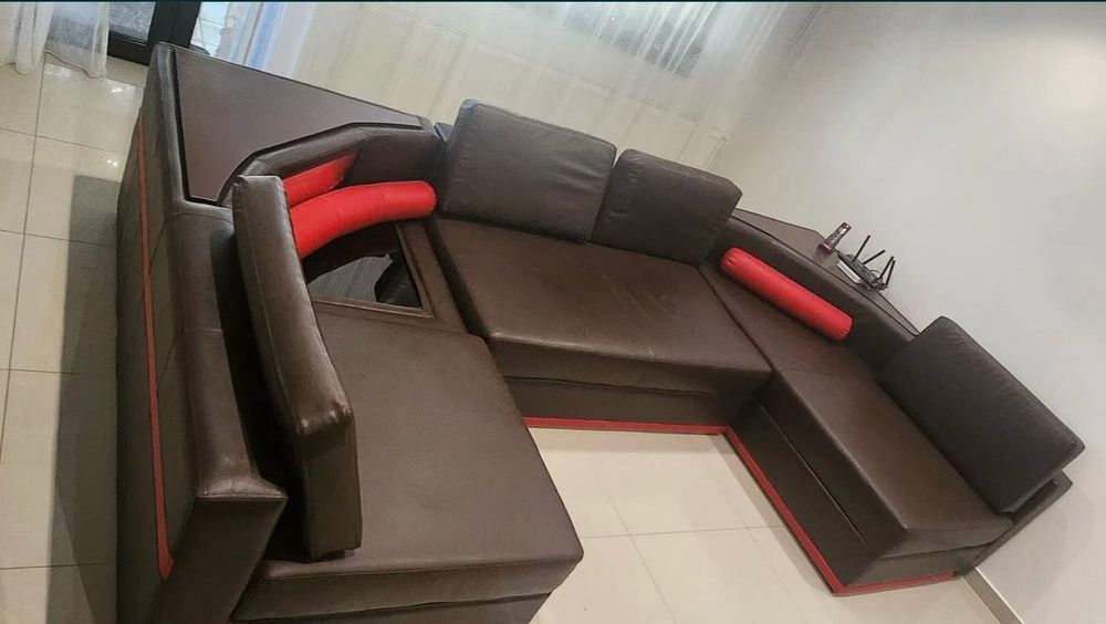 Colțar in formă de U plus masa din sticla