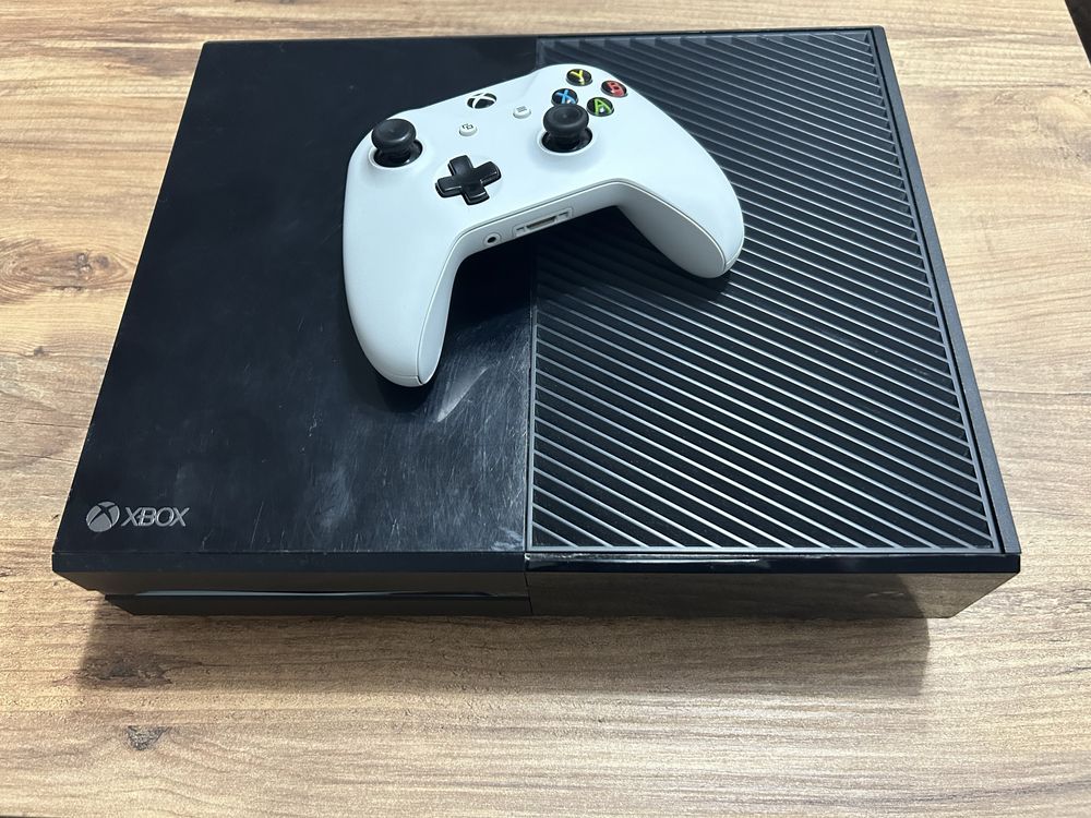Xbox One 500 GB + игри