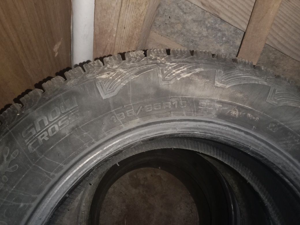 Продам зимние шины.