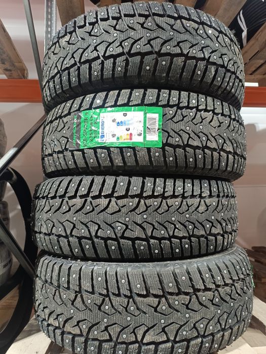 Резина шипы новая