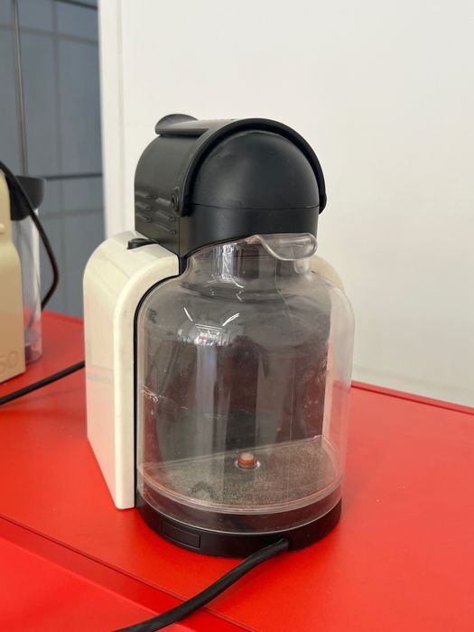 NESPRESSO Кофеварка кофемашина эспрессо