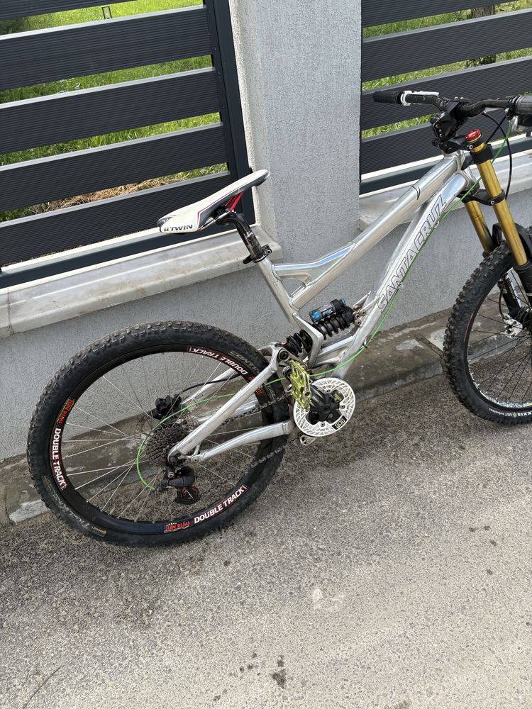 bicicleta Santa Cruz downhill