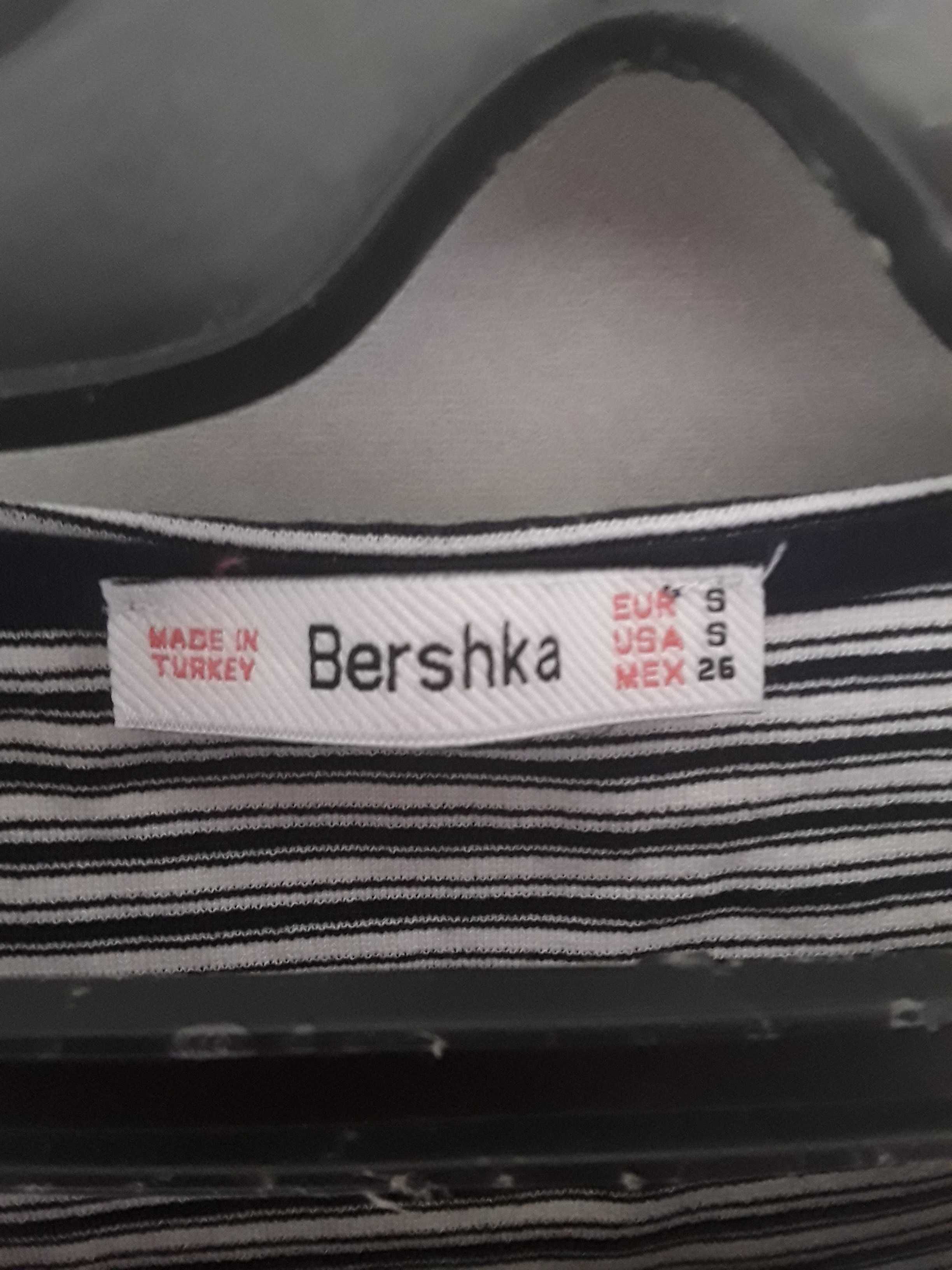 Рокля Bershka ..