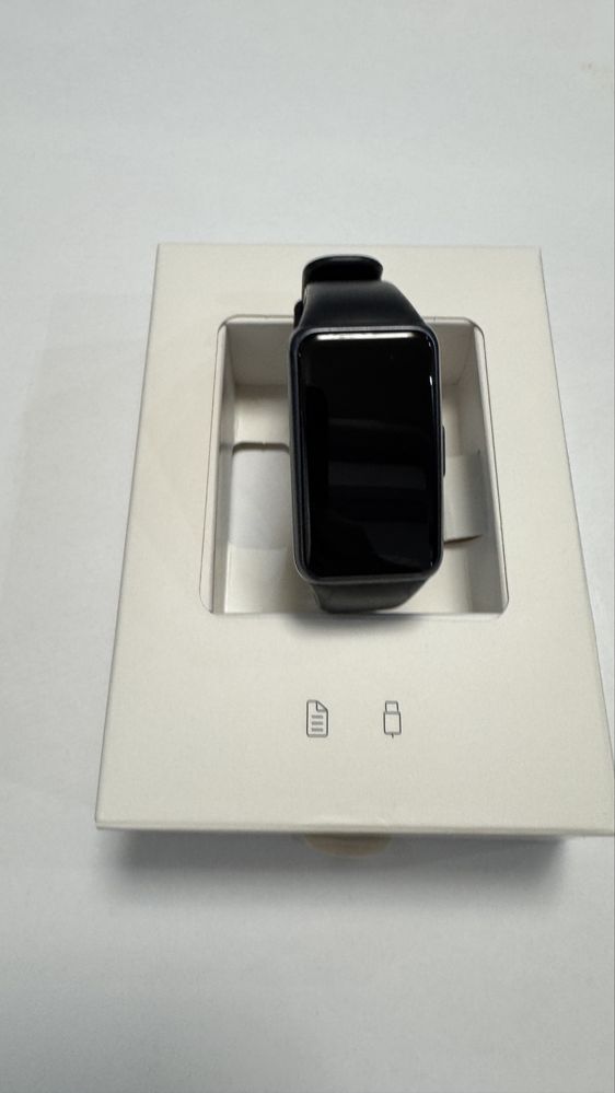 Huawei Band 6, нов, в кутия, Фитнес гривна, неупотребяван, часовник