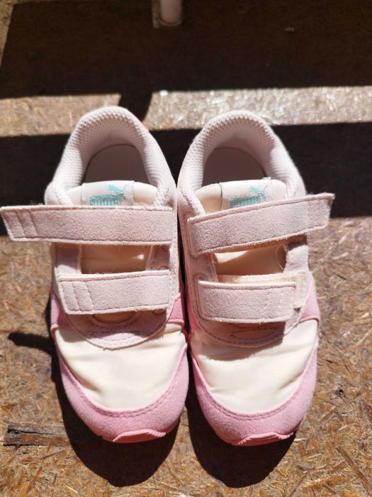 Продавам детски оригинални маратонки Пума