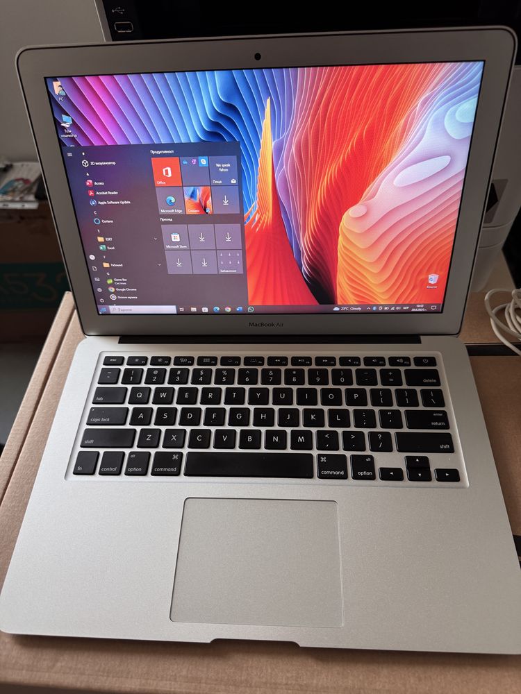 Macbook Air 13.3 2017 Windows 10 Pro + Mac OS