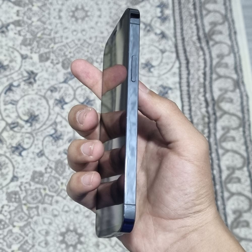Iphone 12 PRO . 256GB  IDIYAL
