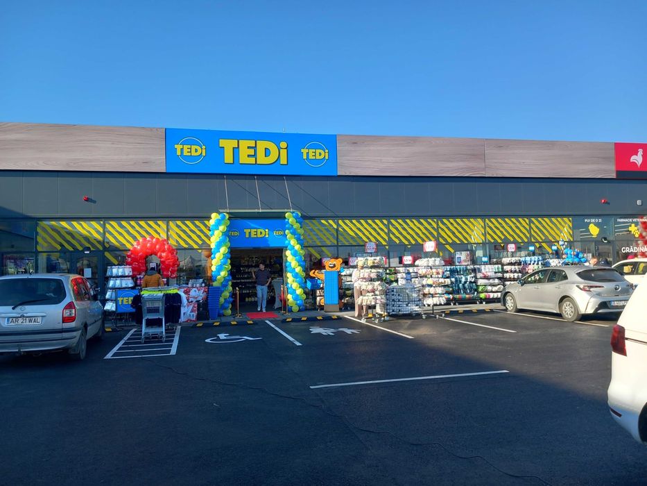 Inchiriem spatiu comercial 569 mp Funshop Park Arad