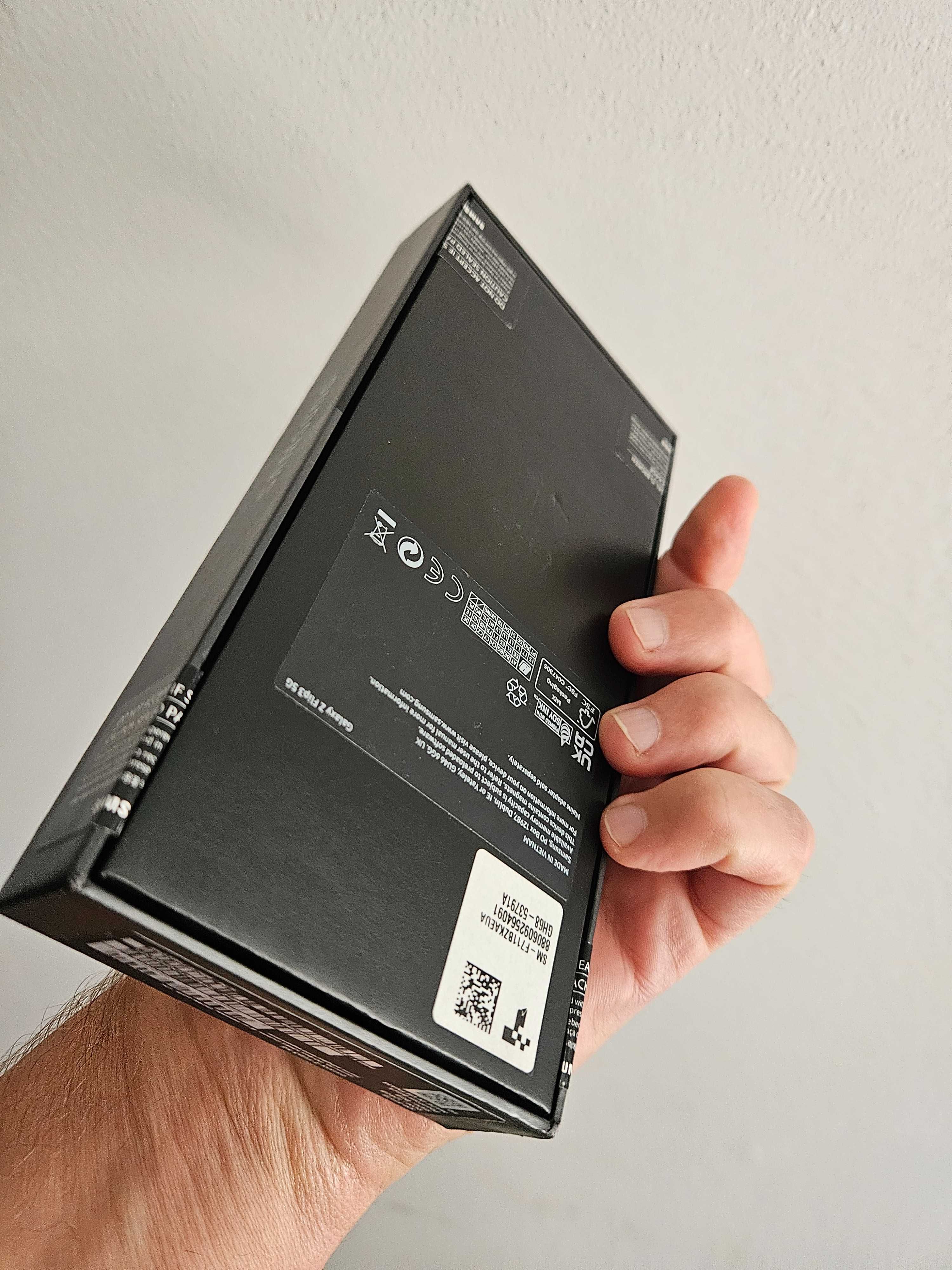 Samsung Galaxy Z flip 3 128Gb impecabil la cutie.