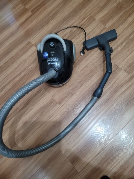 Продаётся пылесос самсунг