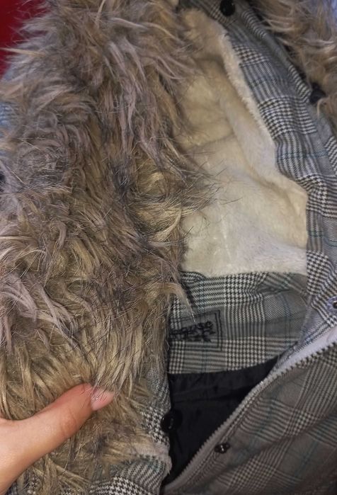 Дамски елек с качулка