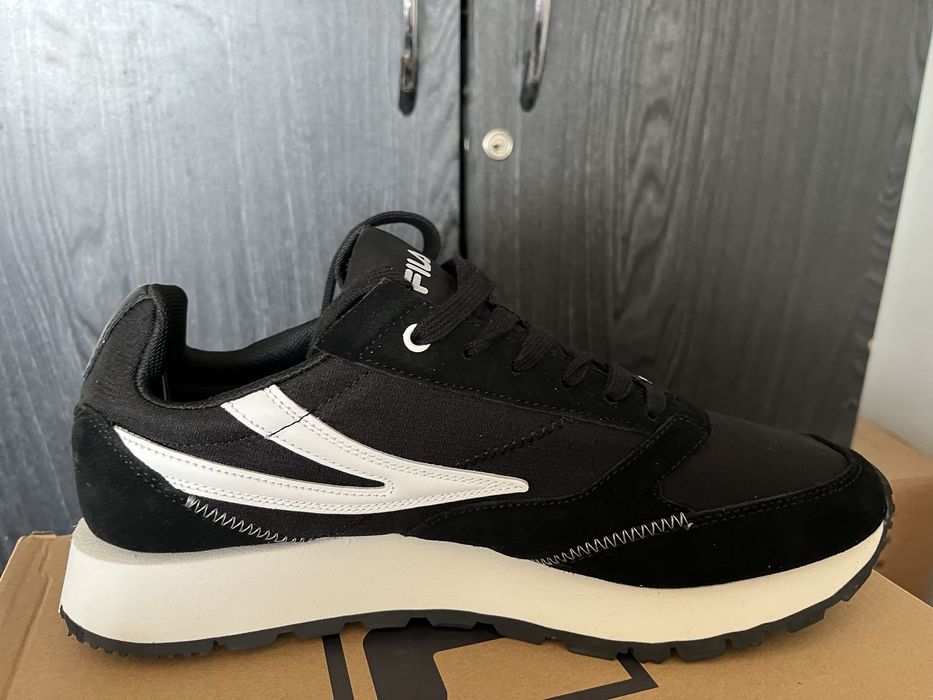 Adidasi noi piele/ textil Fila marimea 45