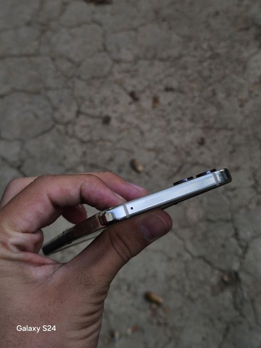 Samsung Galaxy Z Flip 5 300$