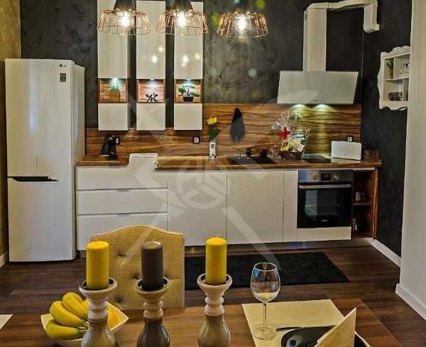 Продава се Многостаен апартамент в Пловдив, Център - 100 кв.м за 3000 €/кв.м - Снимка #1