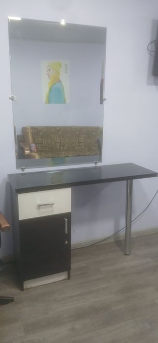 Salon uchun kreslo oyna nabor