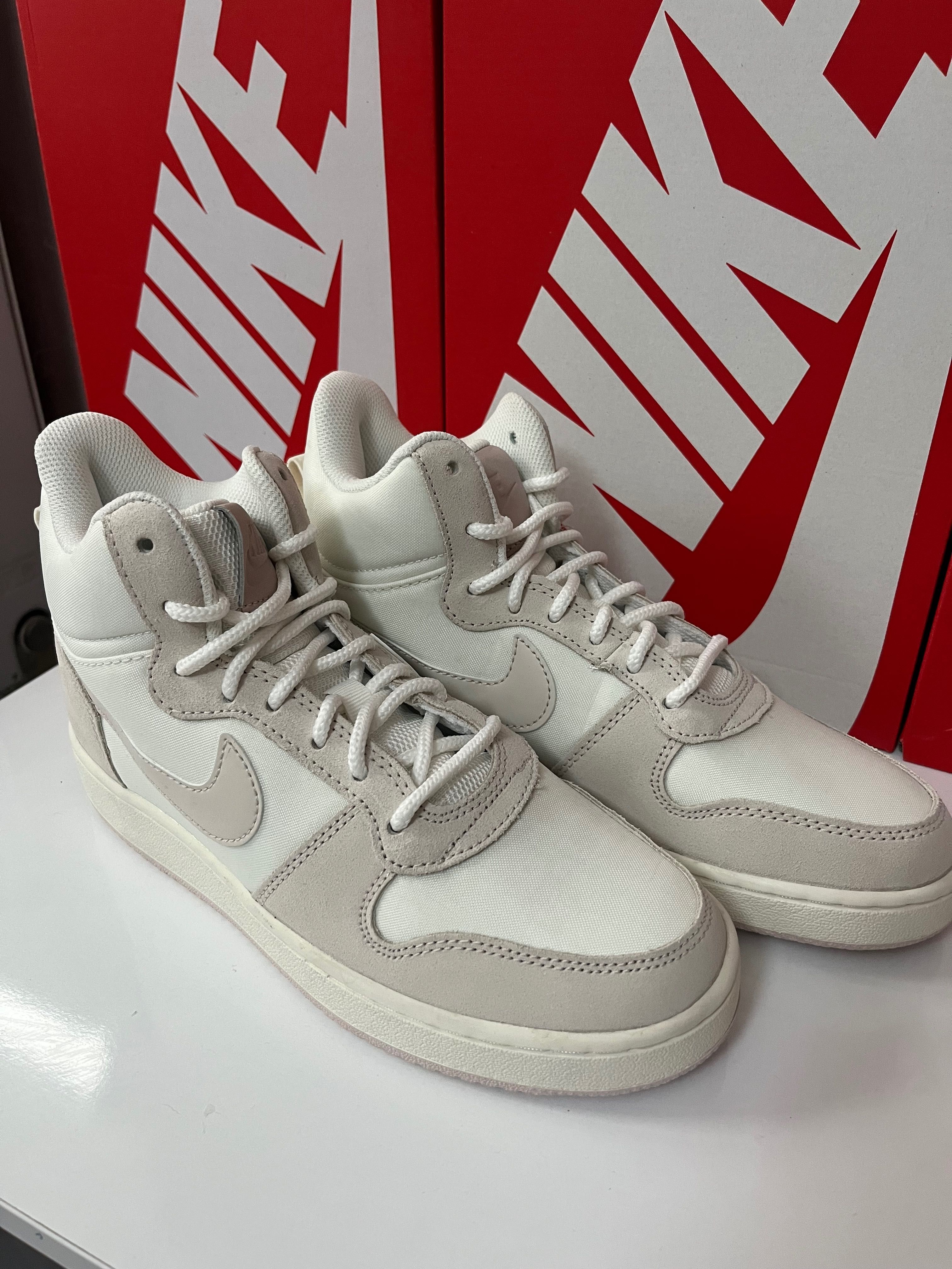 Нови кецове NIKE
