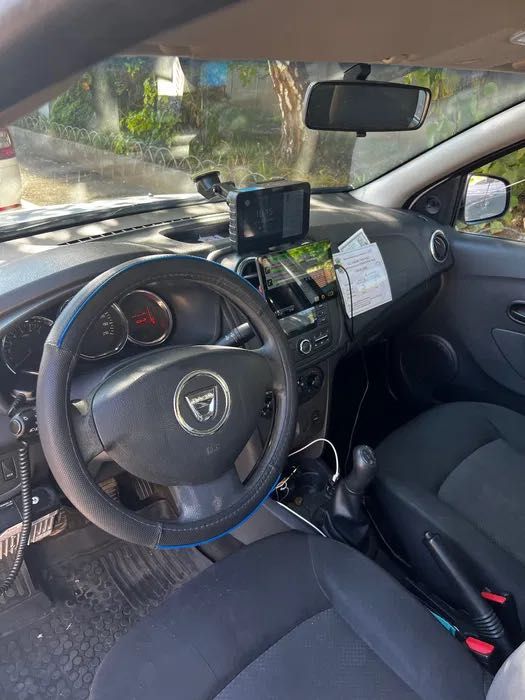 Vând licență taxi cu Dacia logan 1,5 dci an 2017 preț 7000€ neg