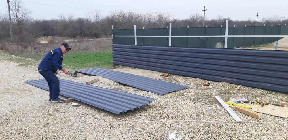 Executam garduri din tabla cutata,sipca metalica,plasa bordurata