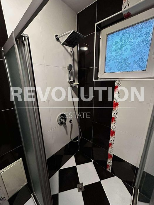 Тристаен апартамент в района на Възраждане 1!