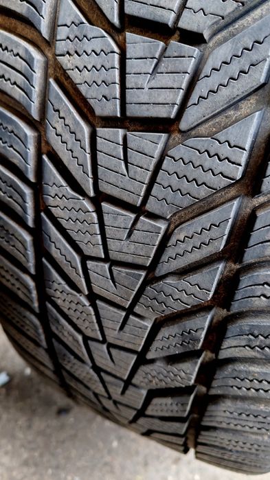 235 50 18 Hankook Anvelopa Iarna