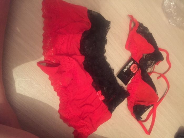 Нижнее белье красное