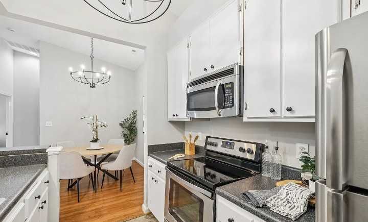 Тристаен апартамент до метростанция Вардар