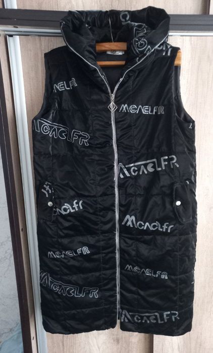 Женская желетка, удлинённая.
Новая!!! С капюшоном
Размер 52
Цена 100.0