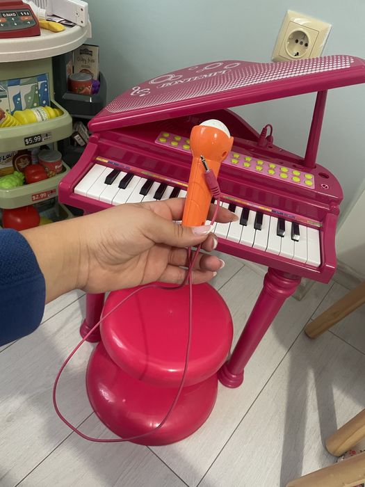 Играчка пияно с микрофон