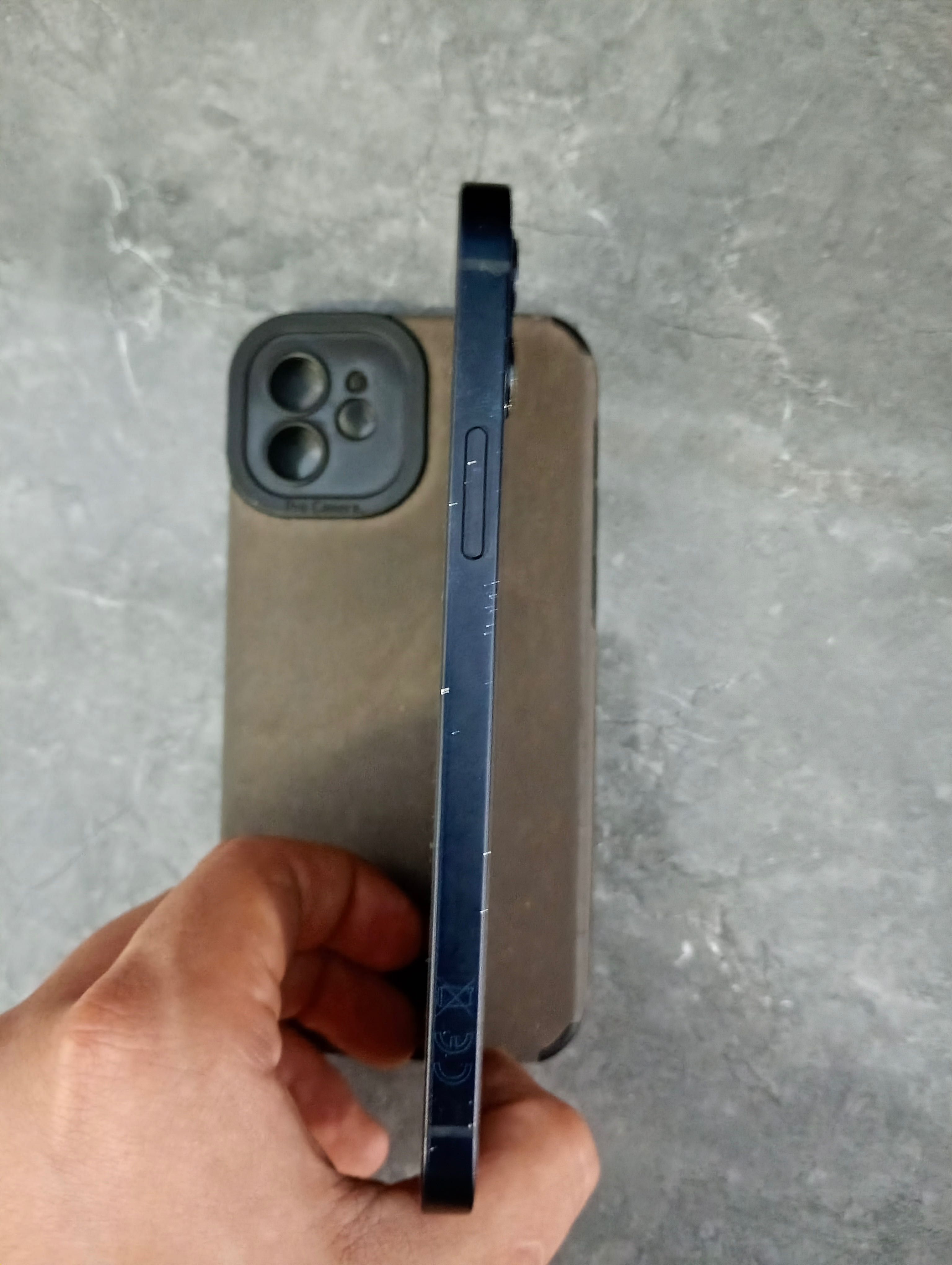 iPhone 12 Black 64GB – Отлично състояние, батерия 100%