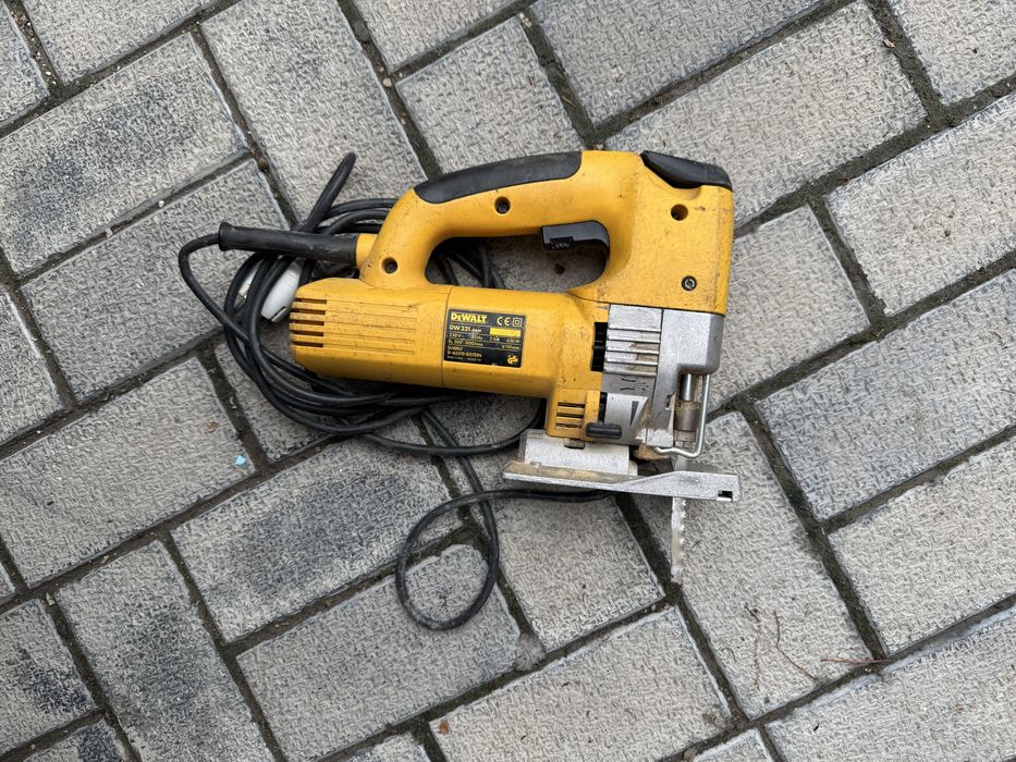 Ferastrau electric Dewalt