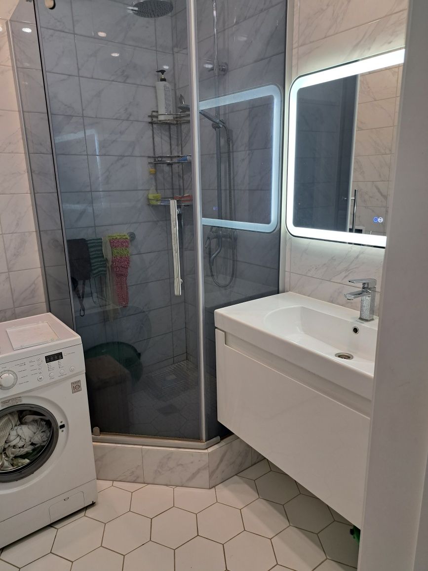 Продам 2ком кв 65кв.