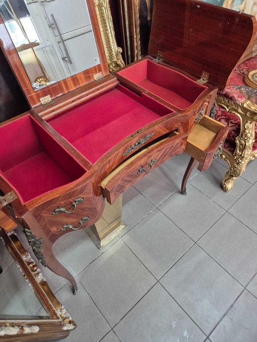 Birou- beauty cu intarsii și bronzuri