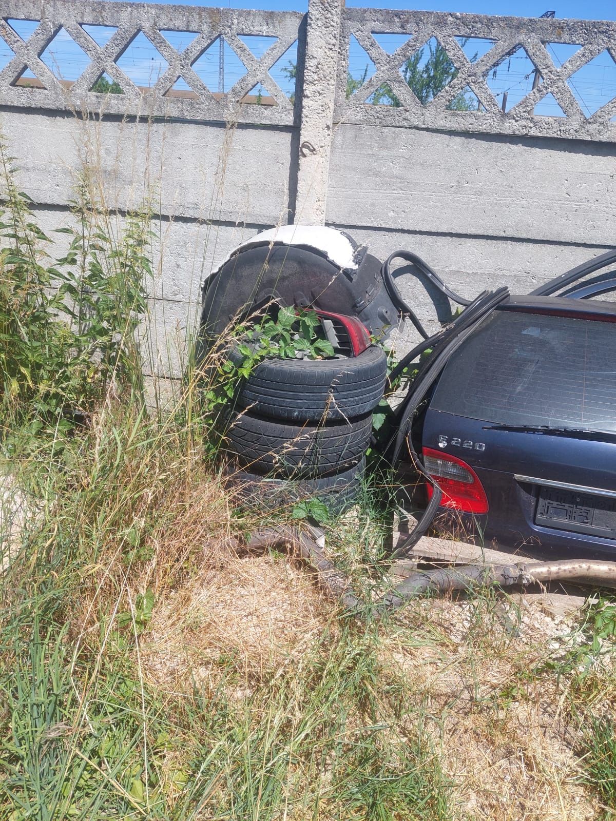 Vând piese de Mercedes E clase 2002