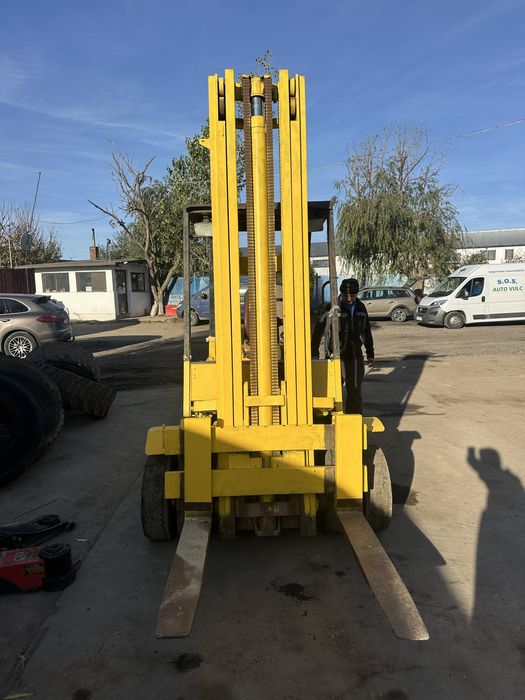 Stivuitor diesel ridica 5.5 metri motostivuitor greutate 7 tone