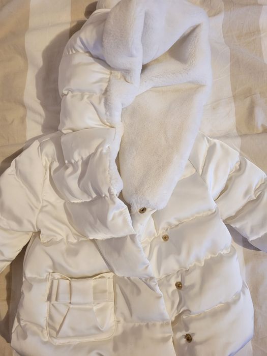 Haina blana cu glugă elegantă copii