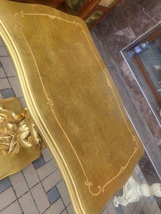 Красива барокова поставка. Дърво. Златен варак