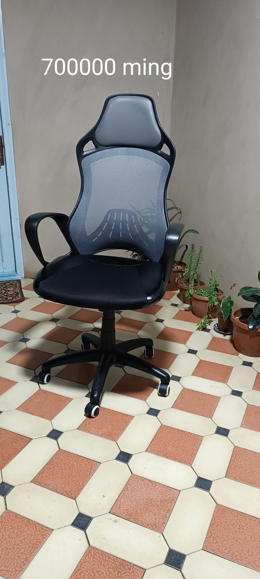 Ofisniy kreslolar sotiladi