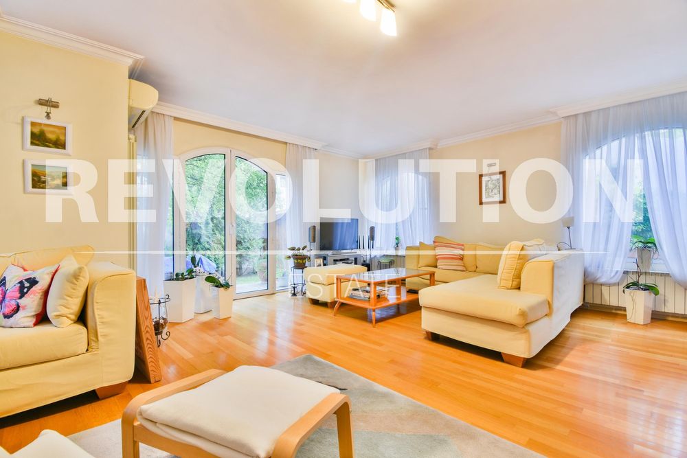 Дава се под наем Къща в София, Надежда 2 - 300 кв.м за 1500 € - Снимка #1