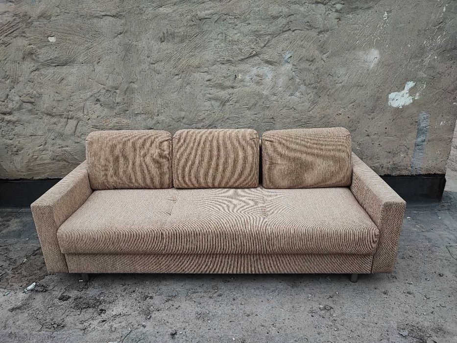 Отдам даром диван