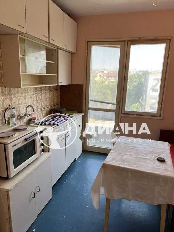 Двустаен, панелен апартамент, ресторант Бразилия, Кършияка