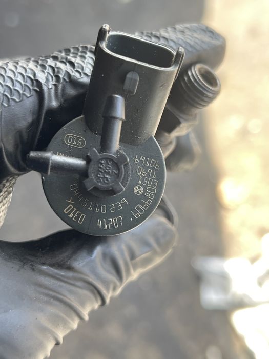 Injector/injectoare 1.6 d ford focus 2 fiesta cod 0445110239